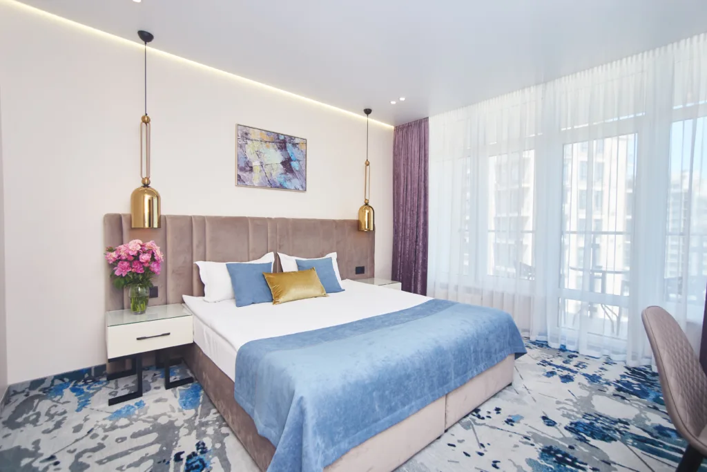 Светлый гостиничный номер с большой кроватью в Hotel Jupiter, Аркадия, Одесса